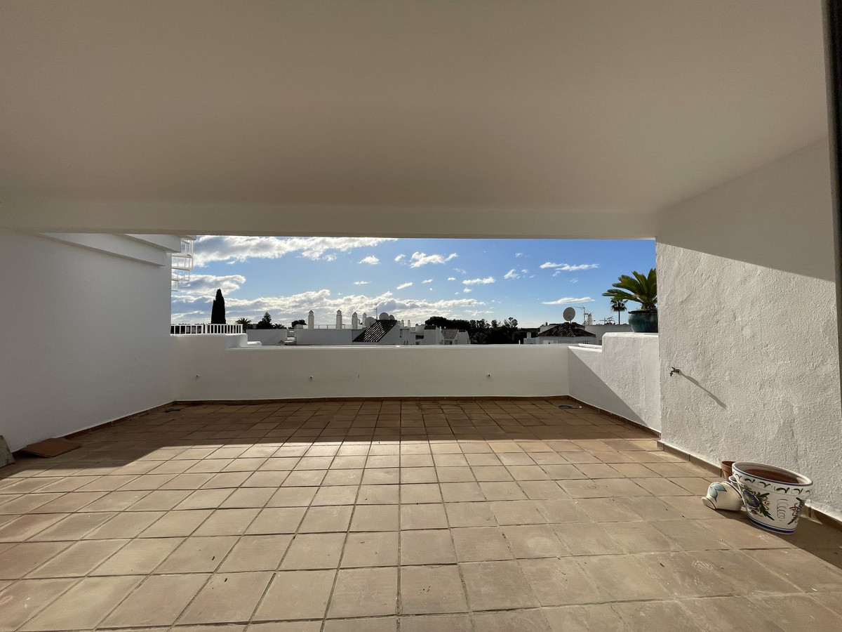 3 Bed, 2 Bath, ApartmentFor Sale, El Paraiso, Malaga