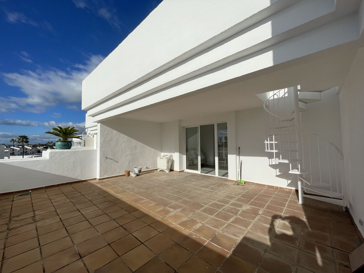 3 Bed, 2 Bath, ApartmentFor Sale, El Paraiso, Malaga