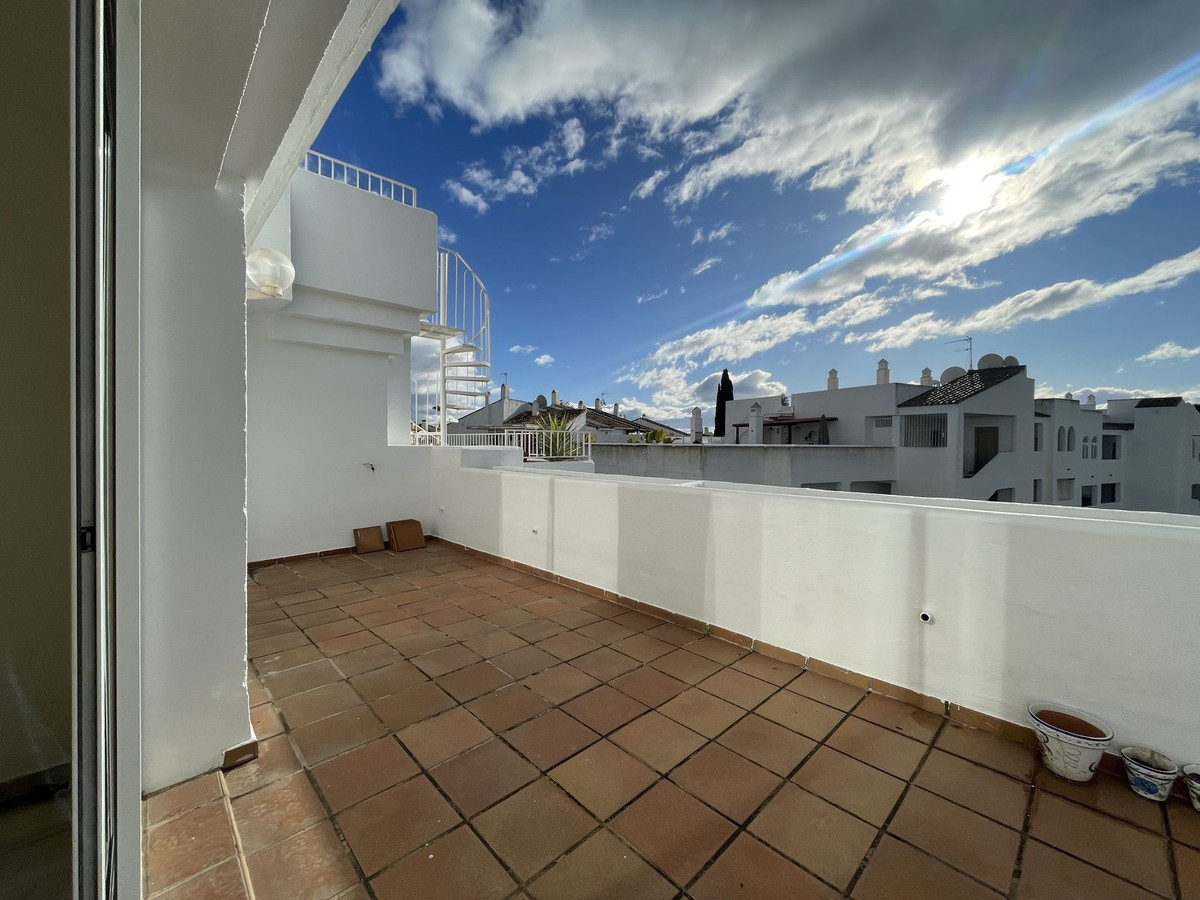 3 Bed, 2 Bath, ApartmentFor Sale, El Paraiso, Malaga