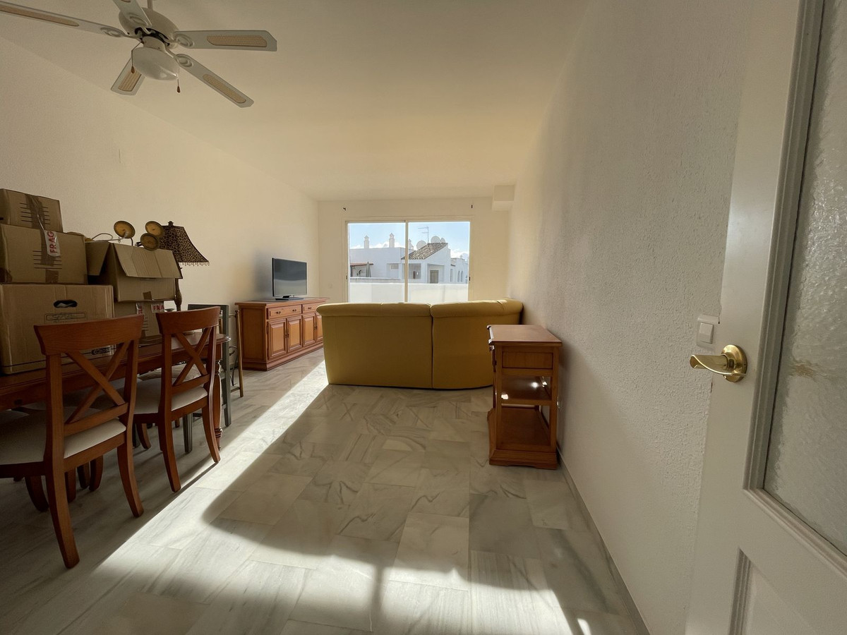 3 Bed, 2 Bath, ApartmentFor Sale, El Paraiso, Malaga