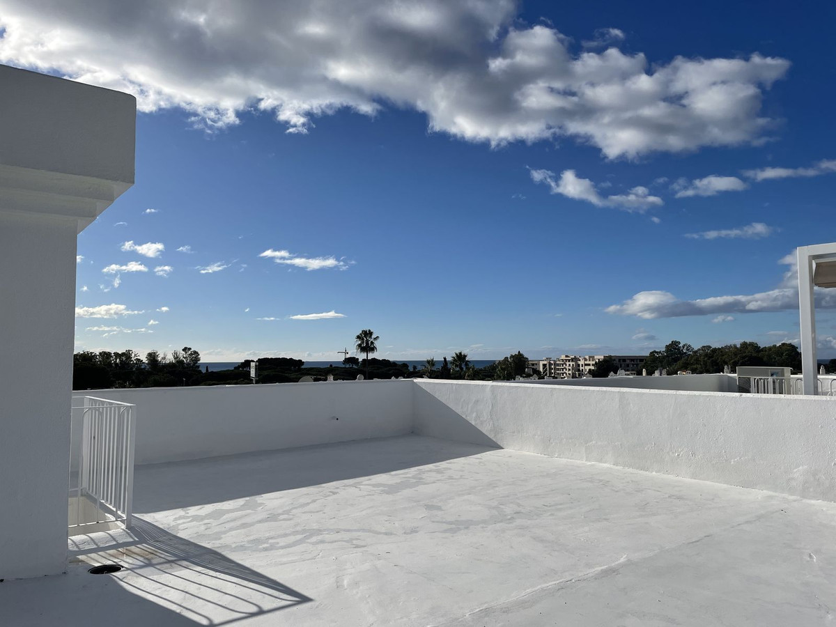 3 Bed, 2 Bath, ApartmentFor Sale, El Paraiso, Malaga