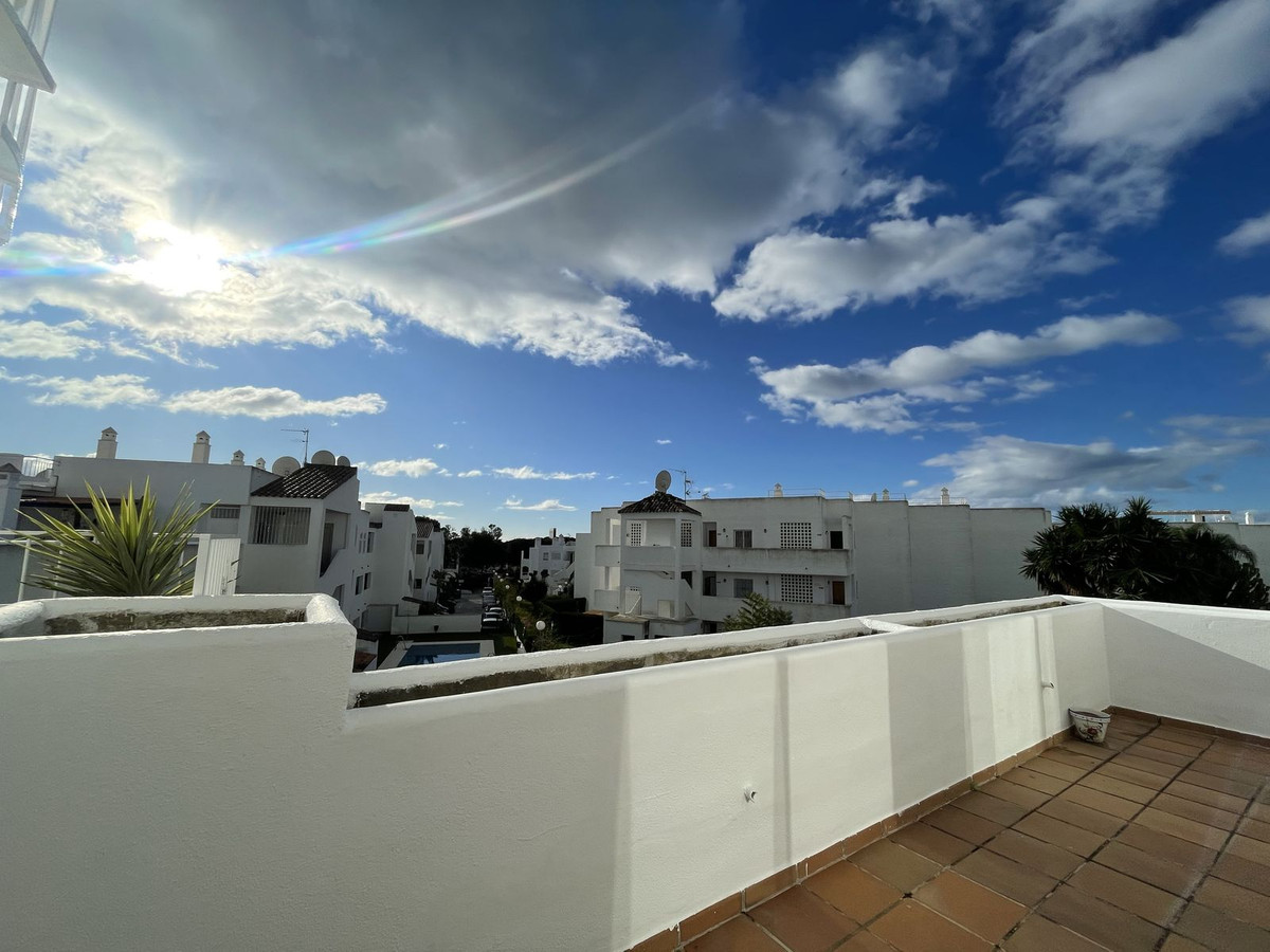 3 Bed, 2 Bath, ApartmentFor Sale, El Paraiso, Malaga