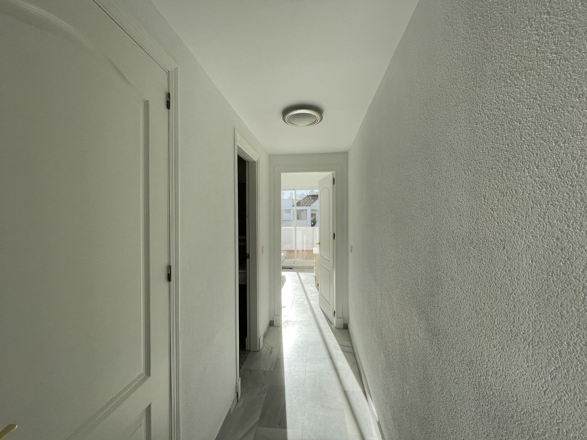 3 Bed, 2 Bath, ApartmentFor Sale, El Paraiso, Malaga