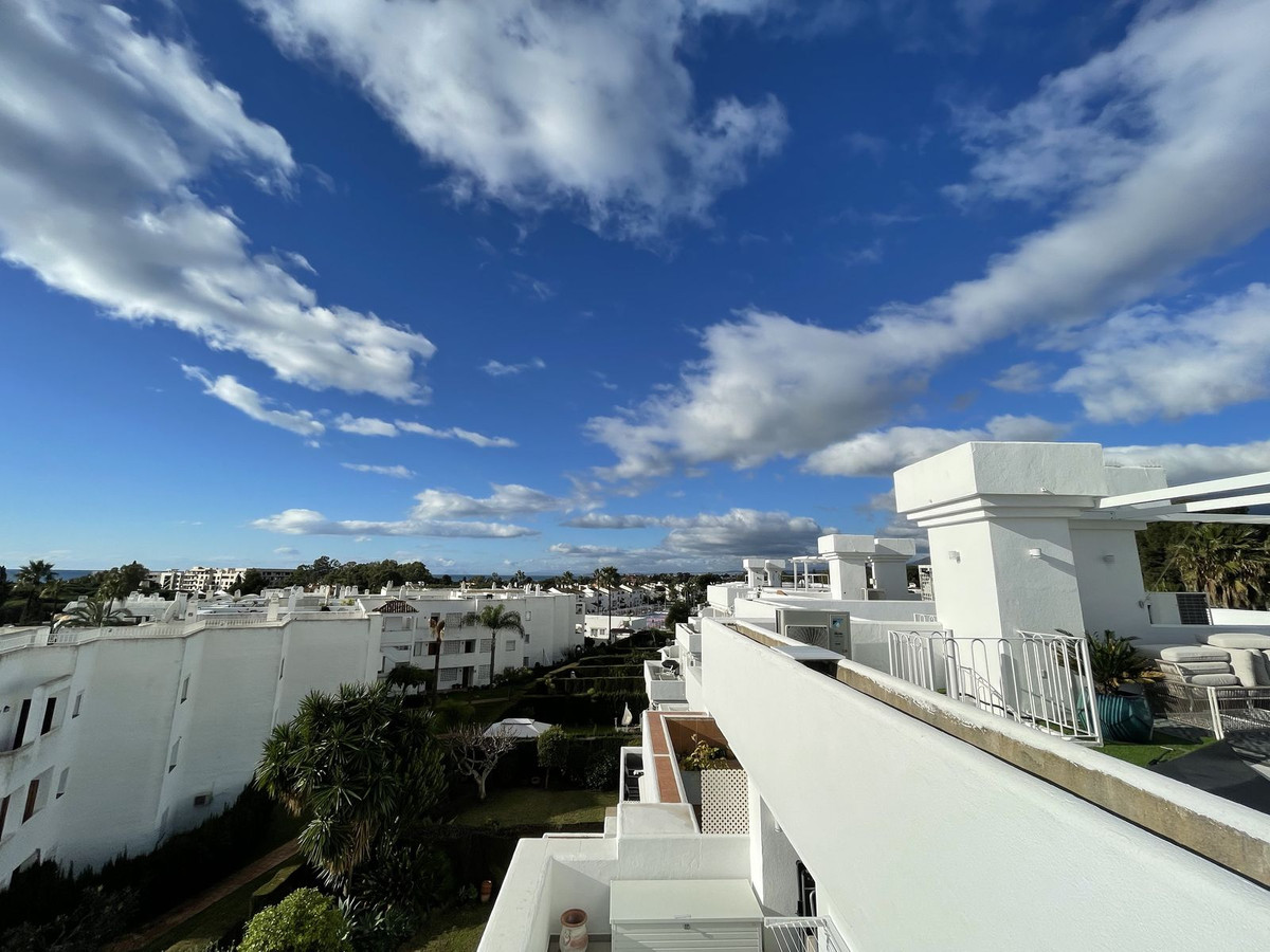 3 Bed, 2 Bath, ApartmentFor Sale, El Paraiso, Malaga
