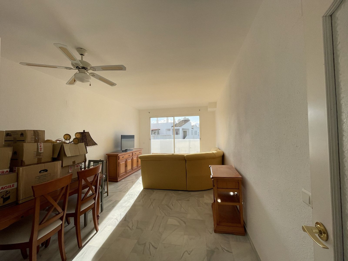 3 Bed, 2 Bath, ApartmentFor Sale, El Paraiso, Malaga