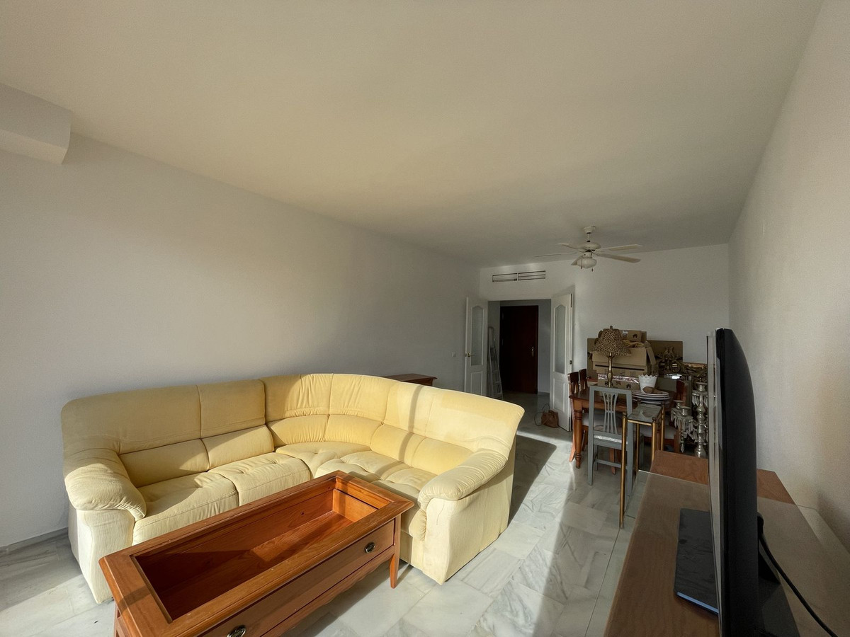 3 Bed, 2 Bath, ApartmentFor Sale, El Paraiso, Malaga