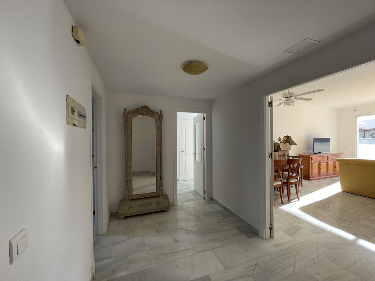 3 Bed, 2 Bath, ApartmentFor Sale, El Paraiso, Malaga