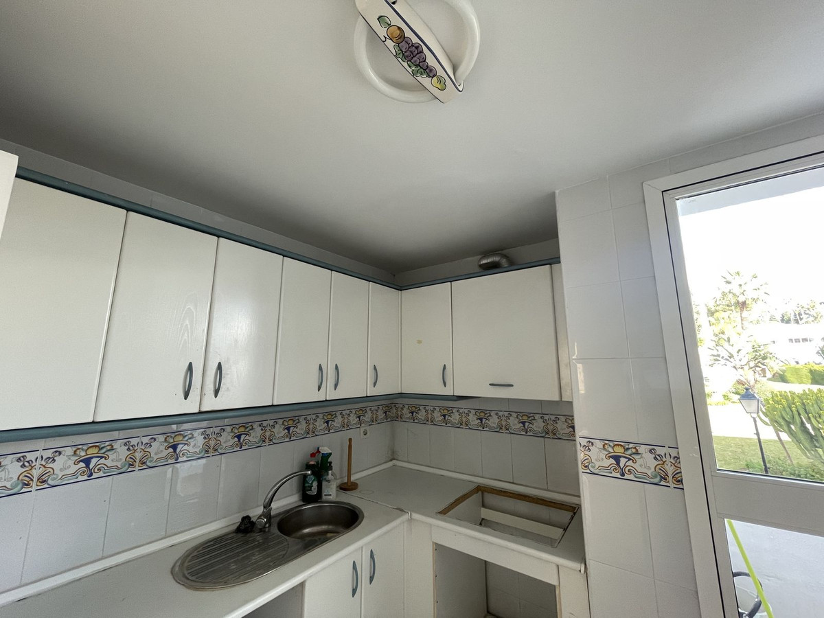 3 Bed, 2 Bath, ApartmentFor Sale, El Paraiso, Malaga