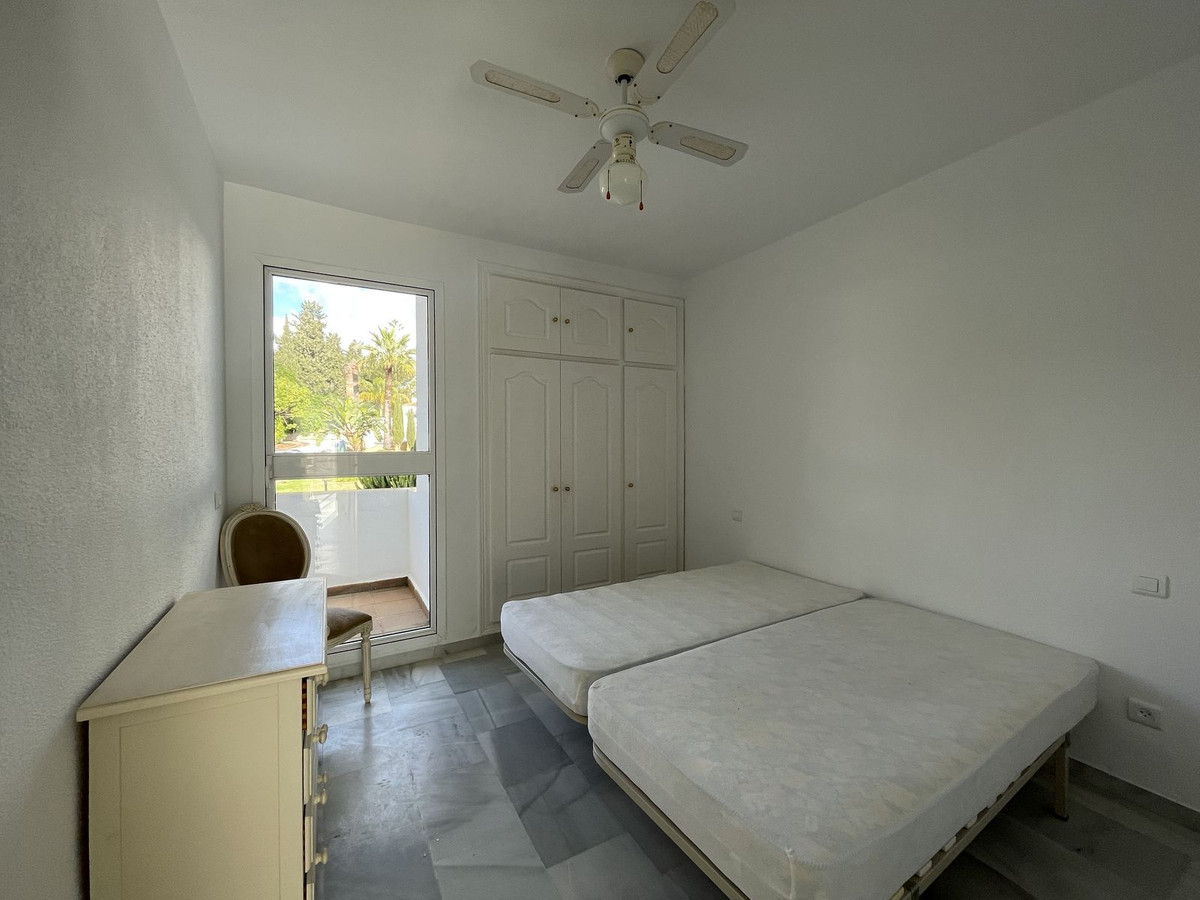 3 Bed, 2 Bath, ApartmentFor Sale, El Paraiso, Malaga