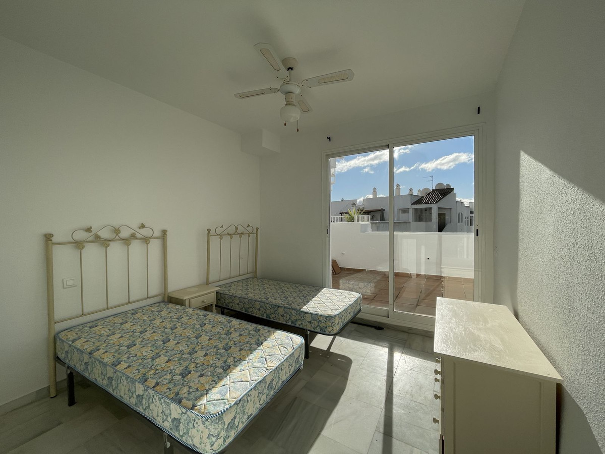 3 Bed, 2 Bath, ApartmentFor Sale, El Paraiso, Malaga