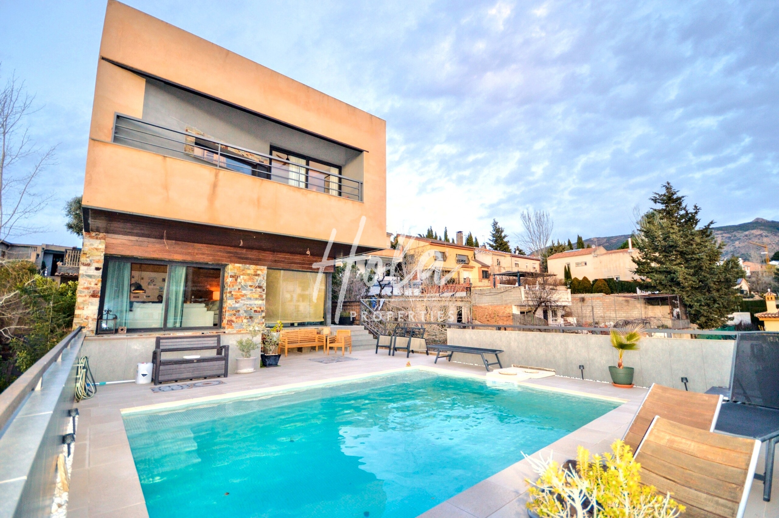3 Bed, 3 Bath, HouseFor Sale, Granada, Granada