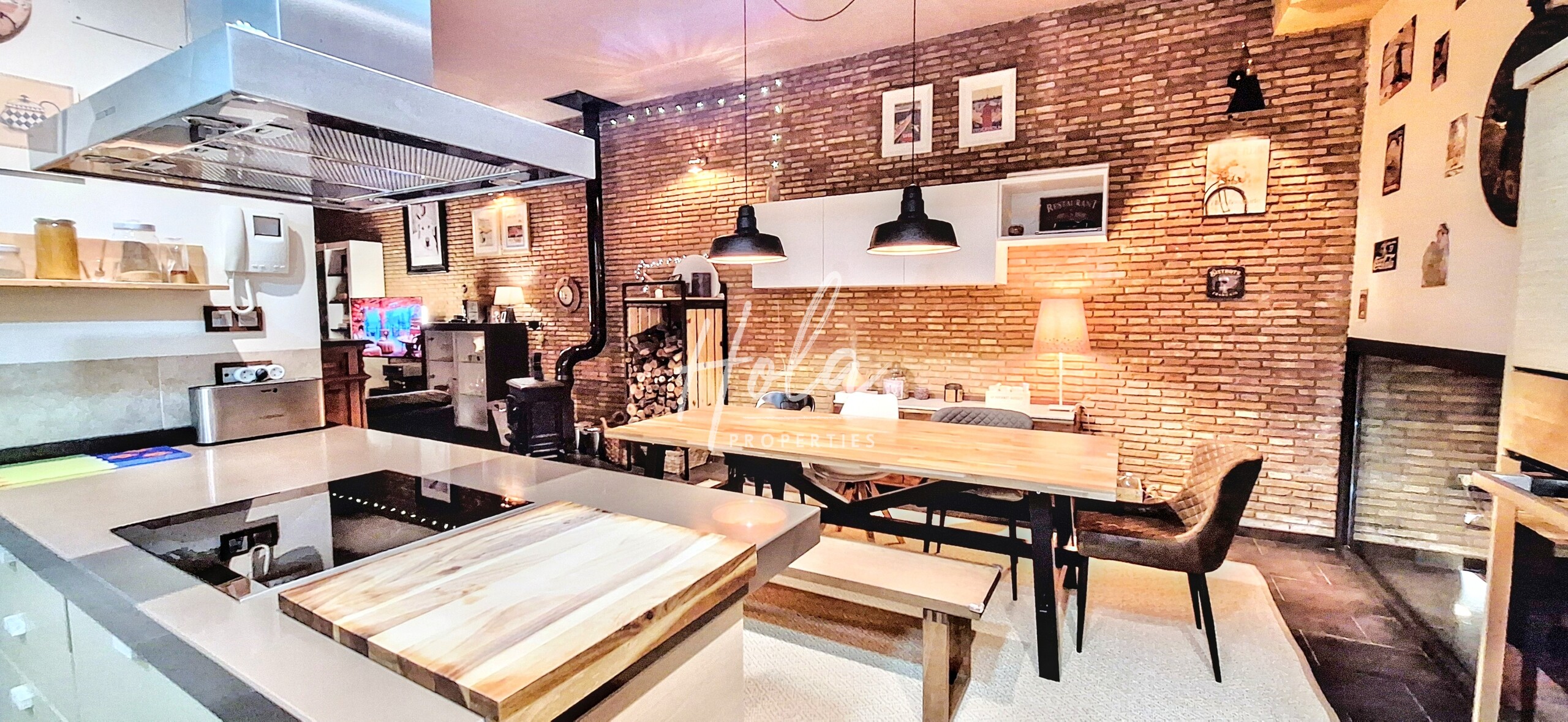 4 Bed, 3 Bath, HouseFor Sale, Granada, Granada