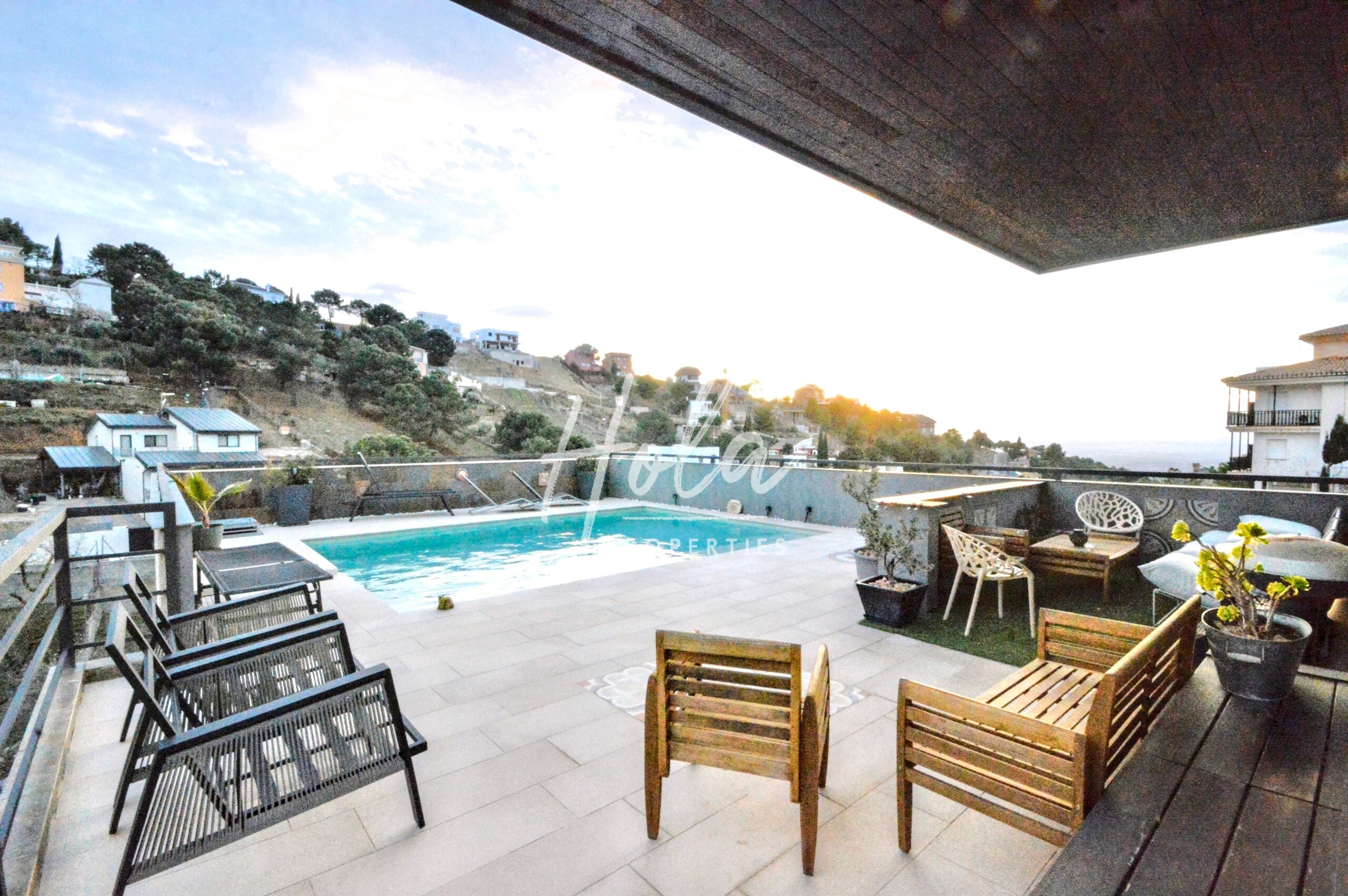 4 Bed, 3 Bath, HouseFor Sale, Granada, Granada