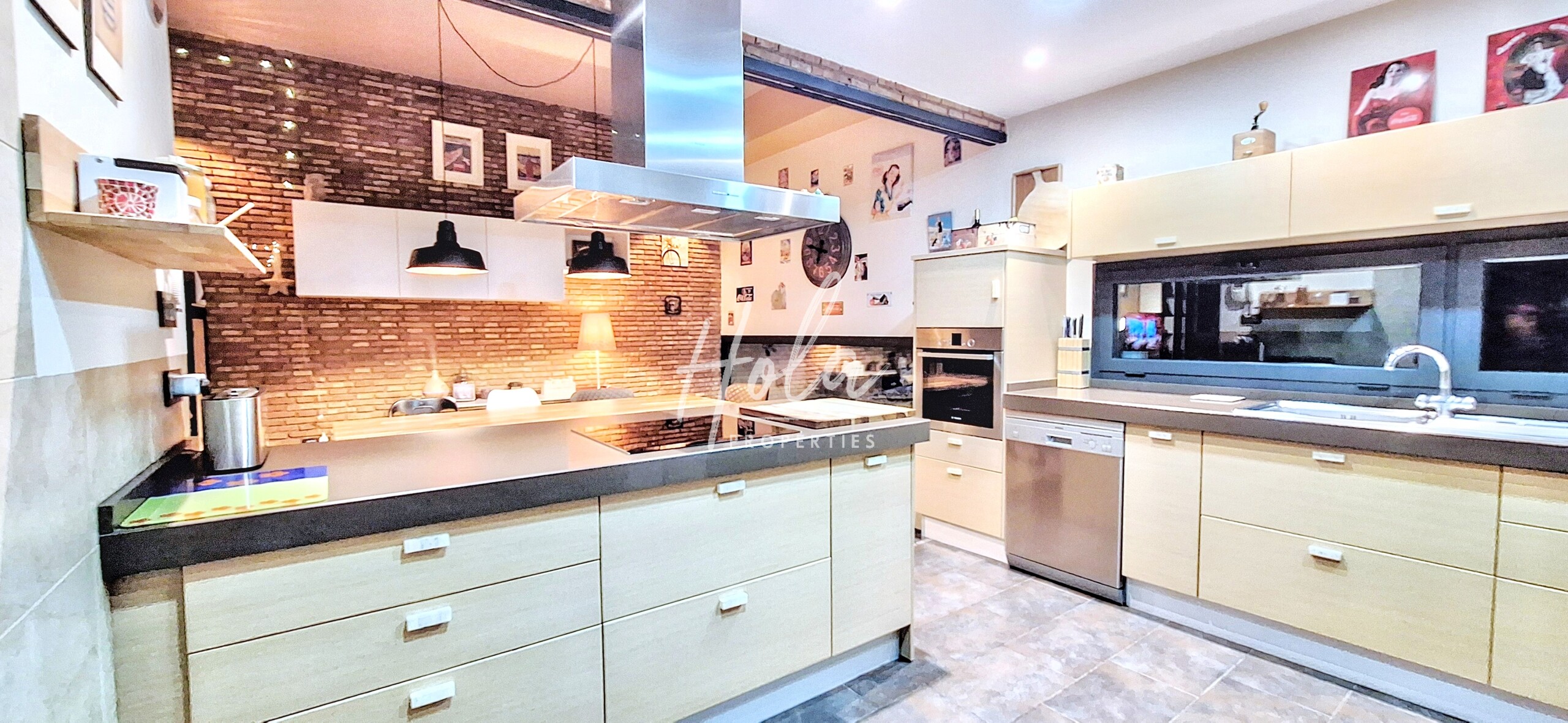 4 Bed, 3 Bath, HouseFor Sale, Granada, Granada