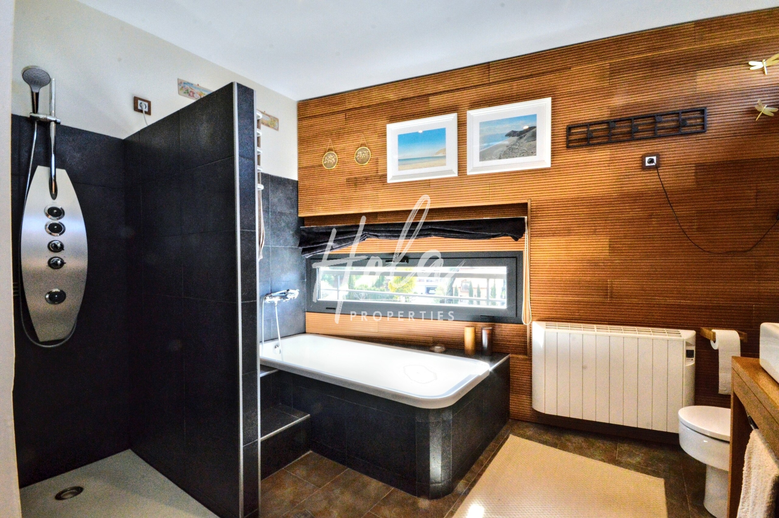 4 Bed, 3 Bath, HouseFor Sale, Granada, Granada