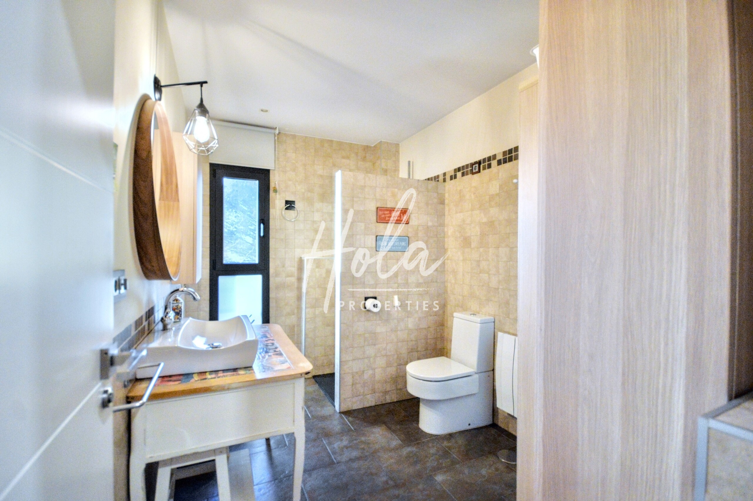 4 Bed, 3 Bath, HouseFor Sale, Granada, Granada