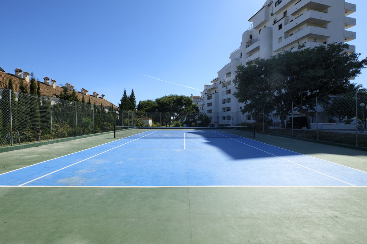 3 Bed, 2 Bath, ApartmentFor Sale, Estepona, Malaga