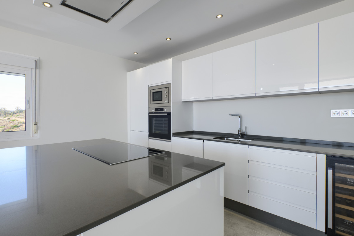 3 Bed, 2 Bath, ApartmentFor Sale, Estepona, Malaga