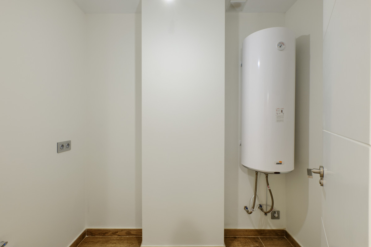 3 Bed, 2 Bath, ApartmentFor Sale, Estepona, Malaga