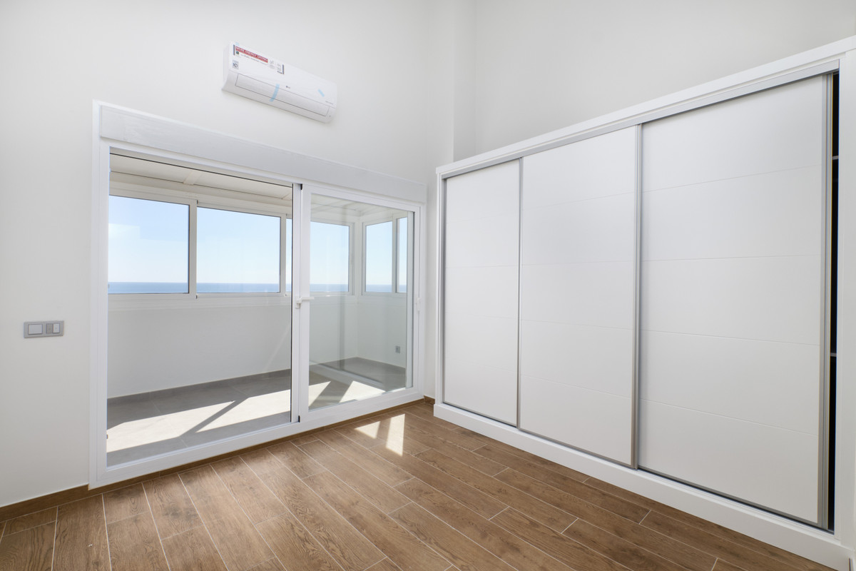 3 Bed, 2 Bath, ApartmentFor Sale, Estepona, Malaga