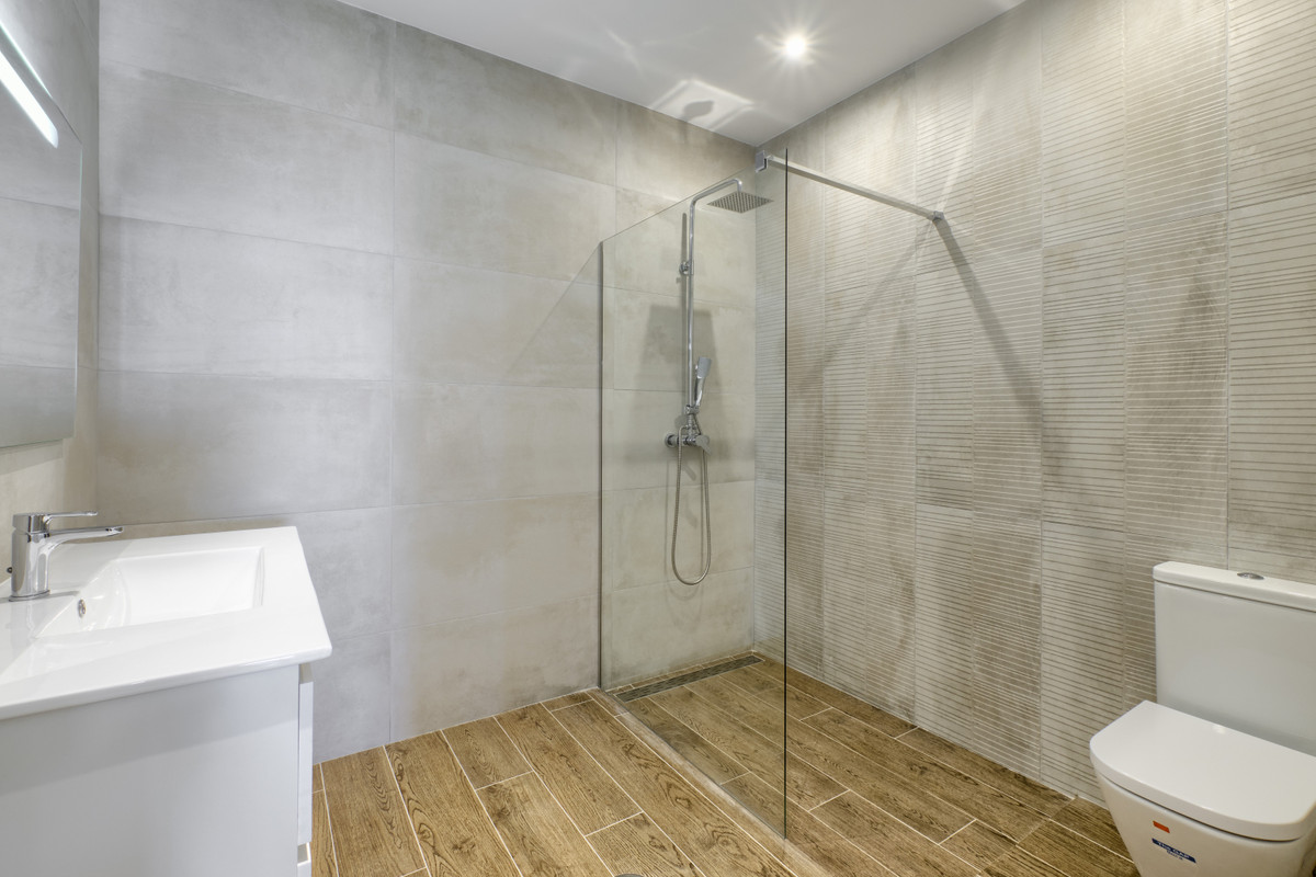 3 Bed, 2 Bath, ApartmentFor Sale, Estepona, Malaga