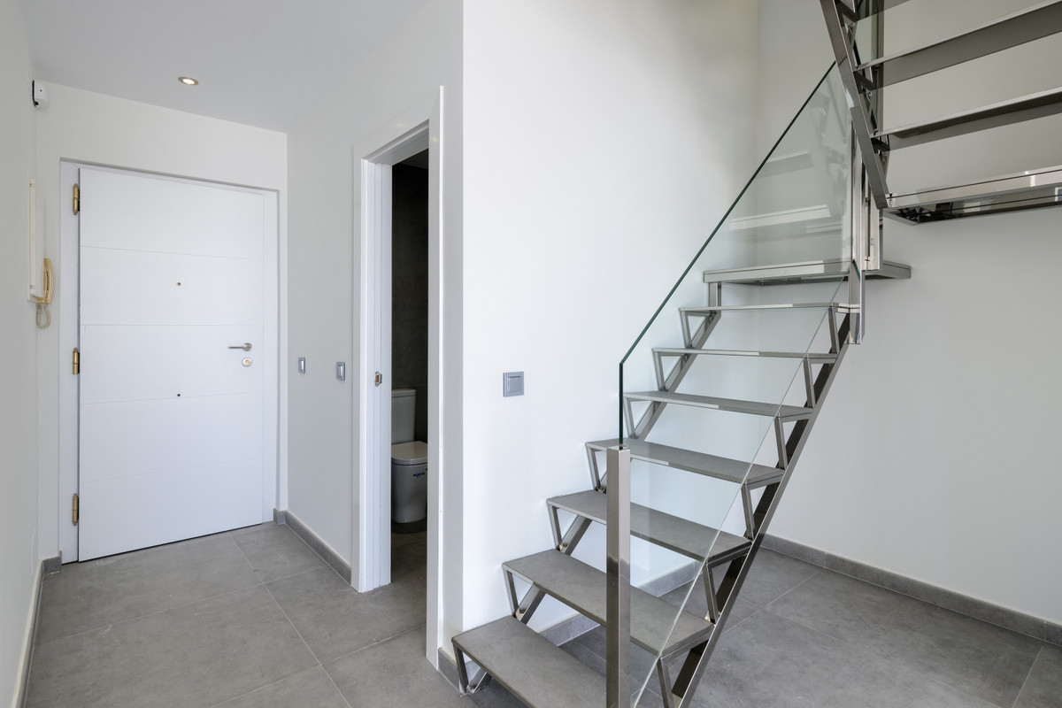 3 Bed, 2 Bath, ApartmentFor Sale, Estepona, Malaga