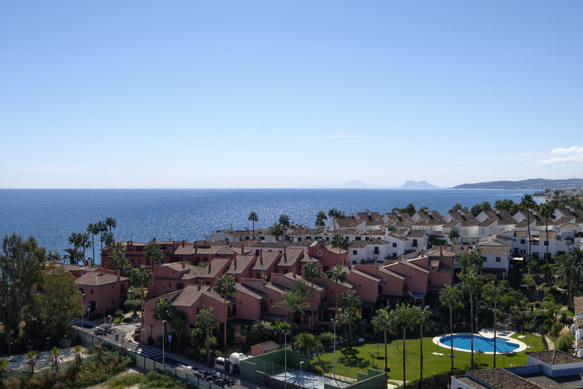 3 Bed, 2 Bath, ApartmentFor Sale, Estepona, Malaga