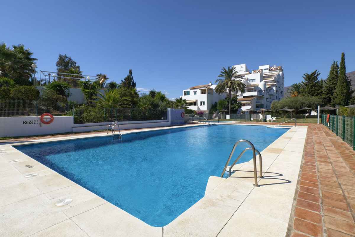 3 Bed, 2 Bath, ApartmentFor Sale, Estepona, Malaga