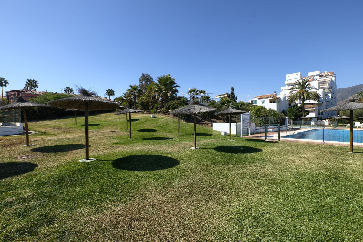 3 Bed, 2 Bath, ApartmentFor Sale, Estepona, Malaga