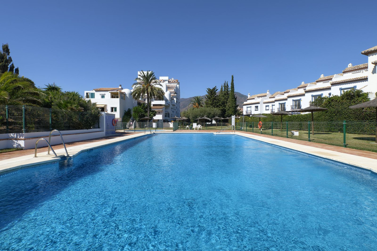 3 Bed, 2 Bath, ApartmentFor Sale, Estepona, Malaga