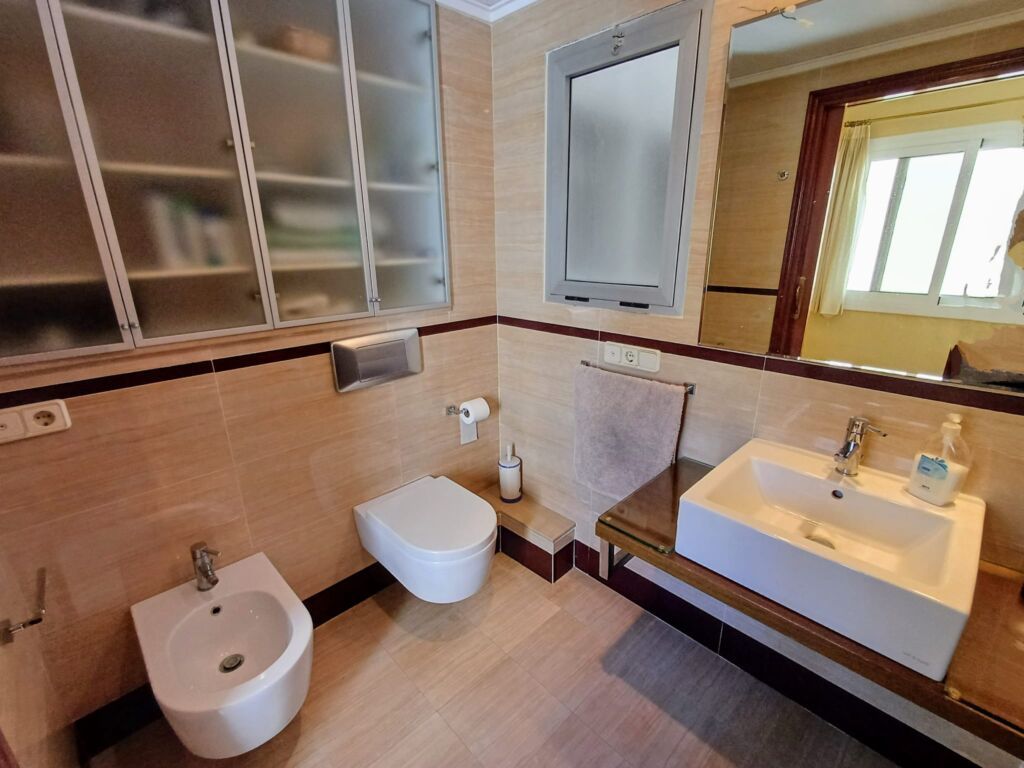 4 Bed, 2 Bath, ApartmentFor Sale, Oliva, Valencia, 46780