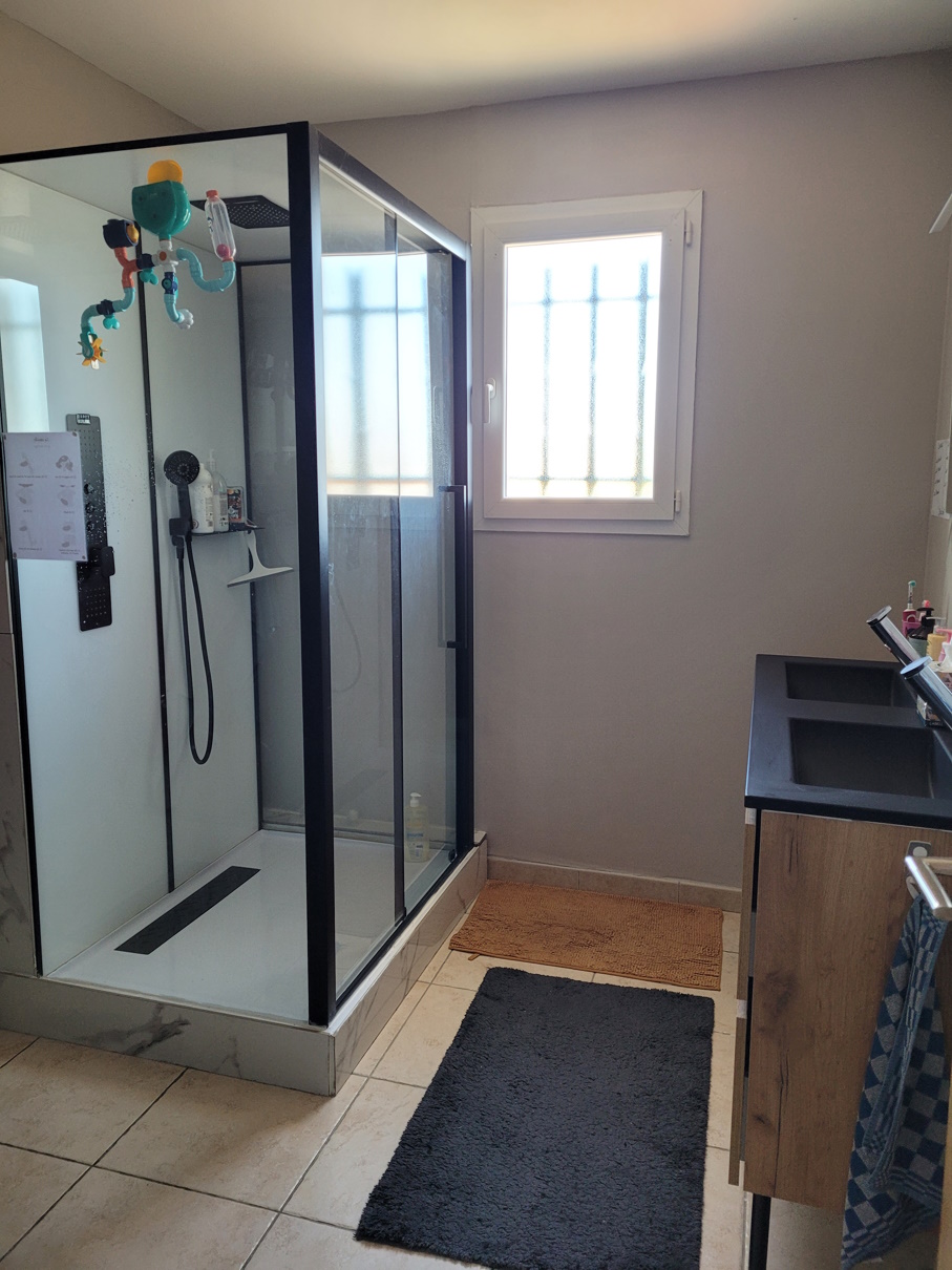 5 Bed, 2 Bath, HouseFor Sale, Autignac, Herault, Languedoc-Roussillon, 34480