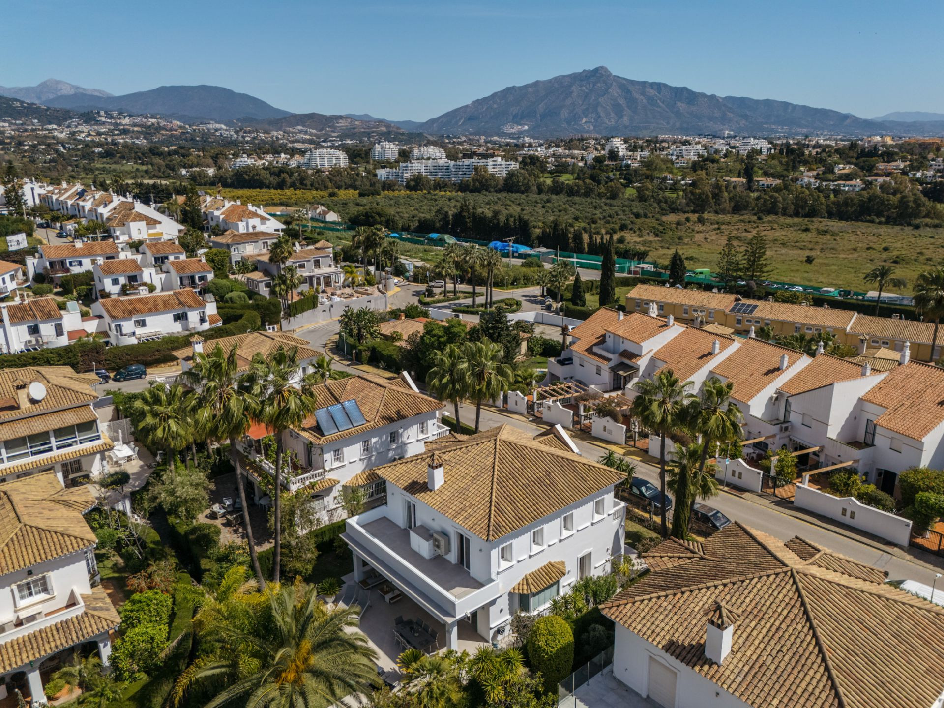 4 Bed, 3 Bath, HouseFor Sale, Estepona, Malaga
