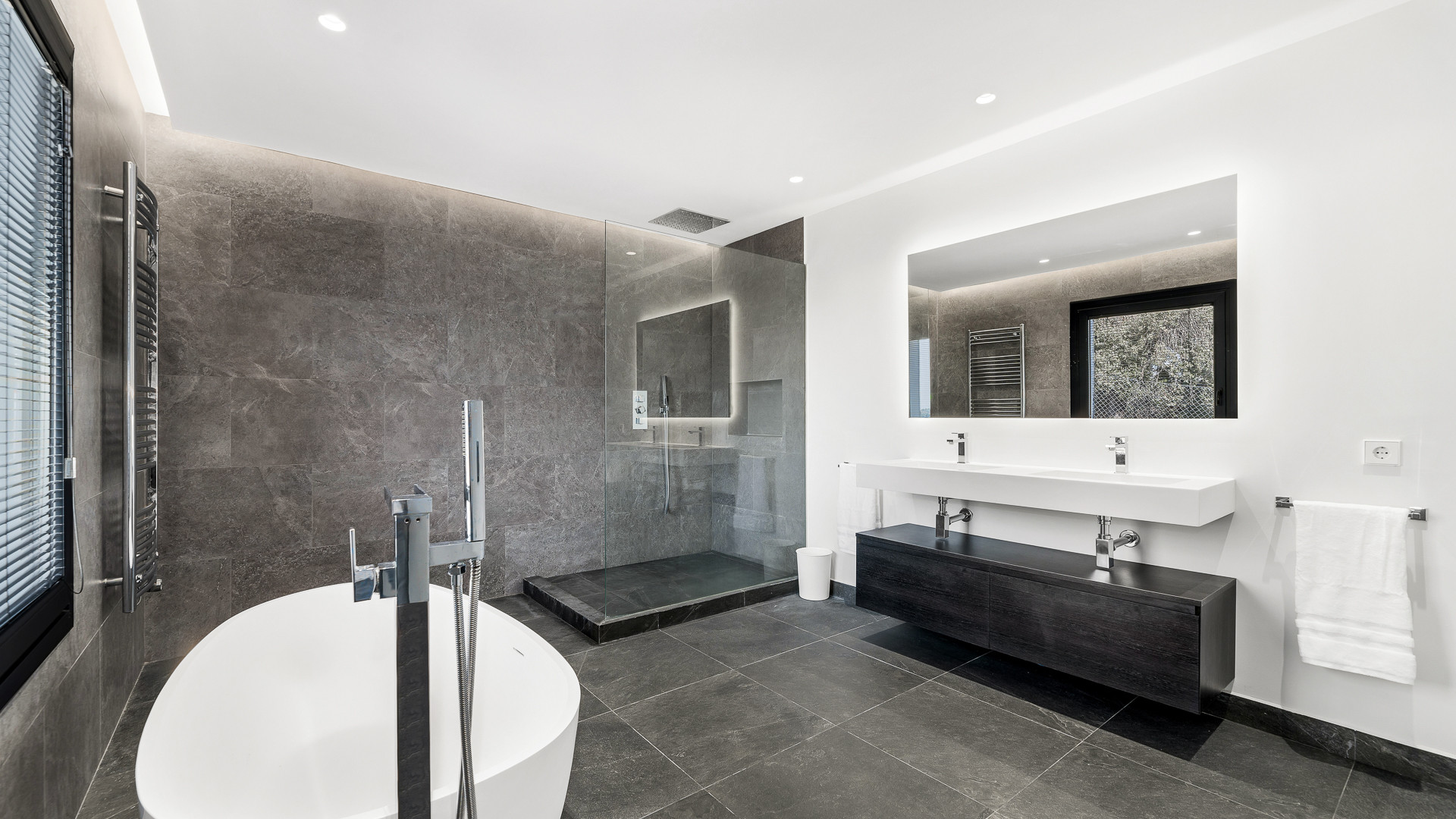 5 Bed, 5 Bath, HouseFor Sale, Estepona, Malaga