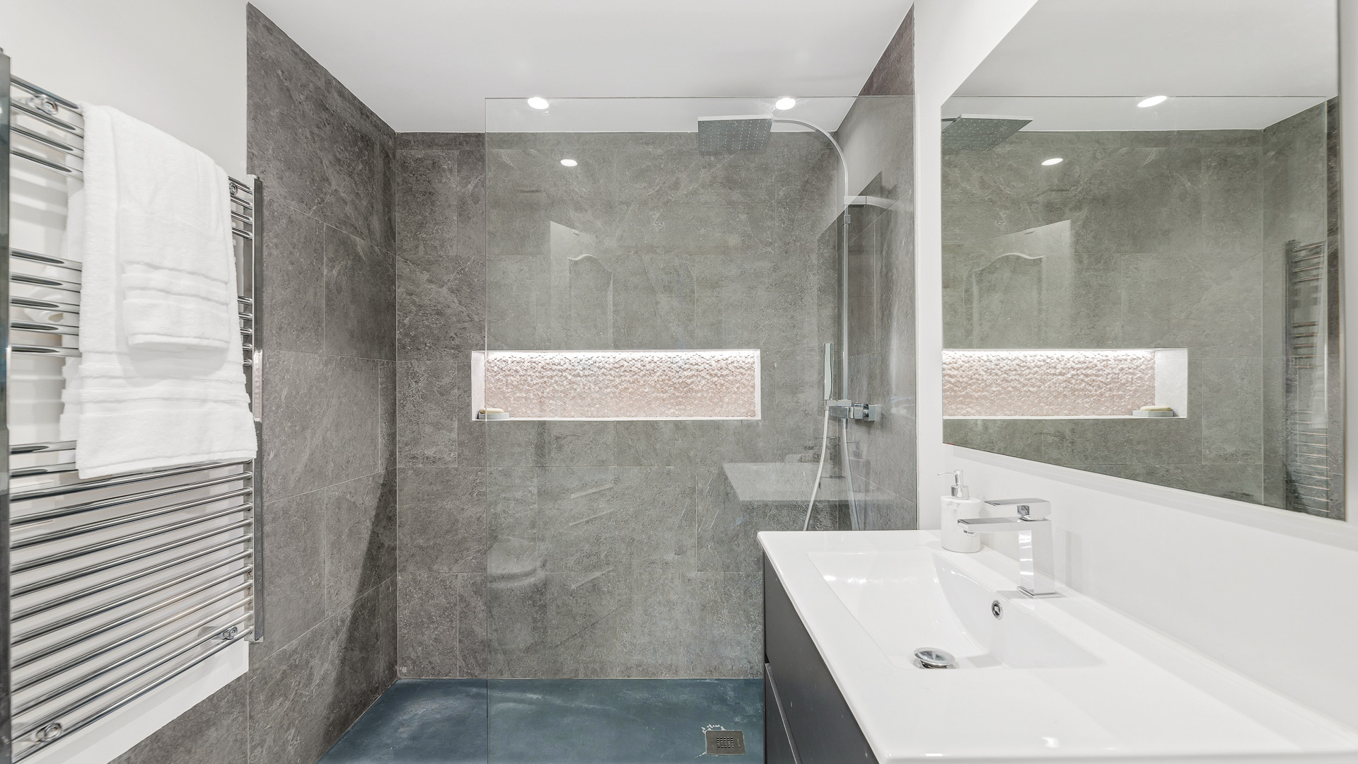 5 Bed, 5 Bath, HouseFor Sale, Estepona, Malaga