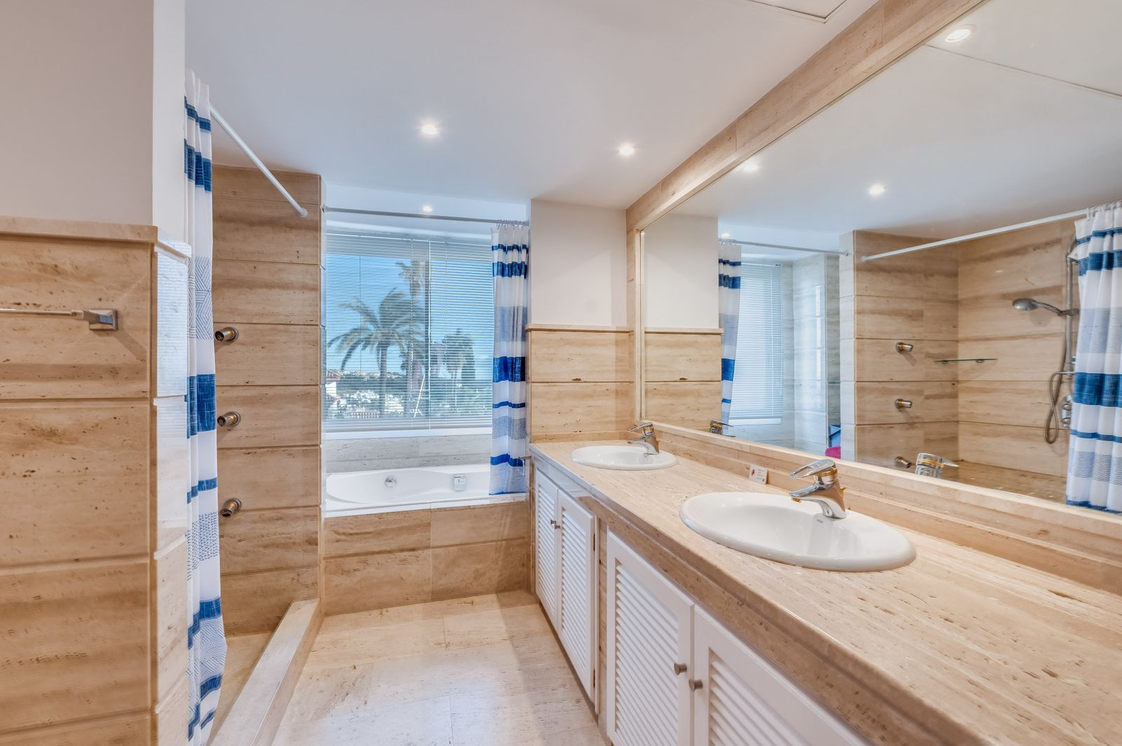 3 Bed, 4 Bath, ApartmentFor Sale, Marbella, Malaga