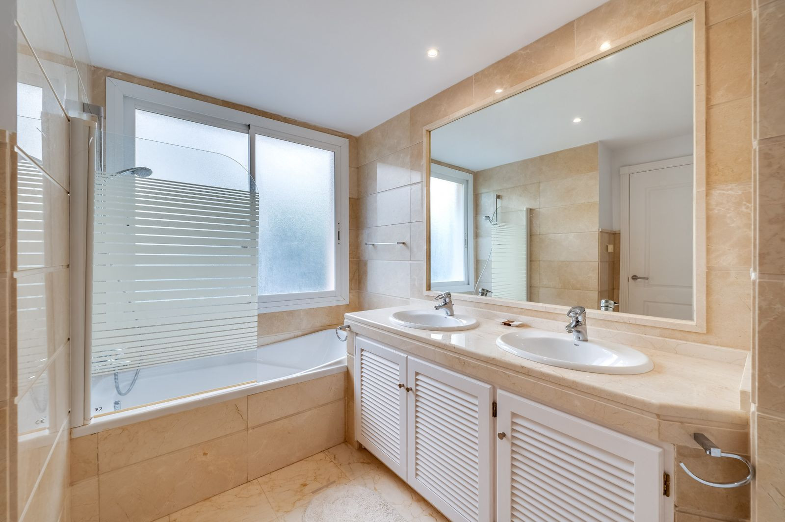 3 Bed, 4 Bath, ApartmentFor Sale, Marbella, Malaga