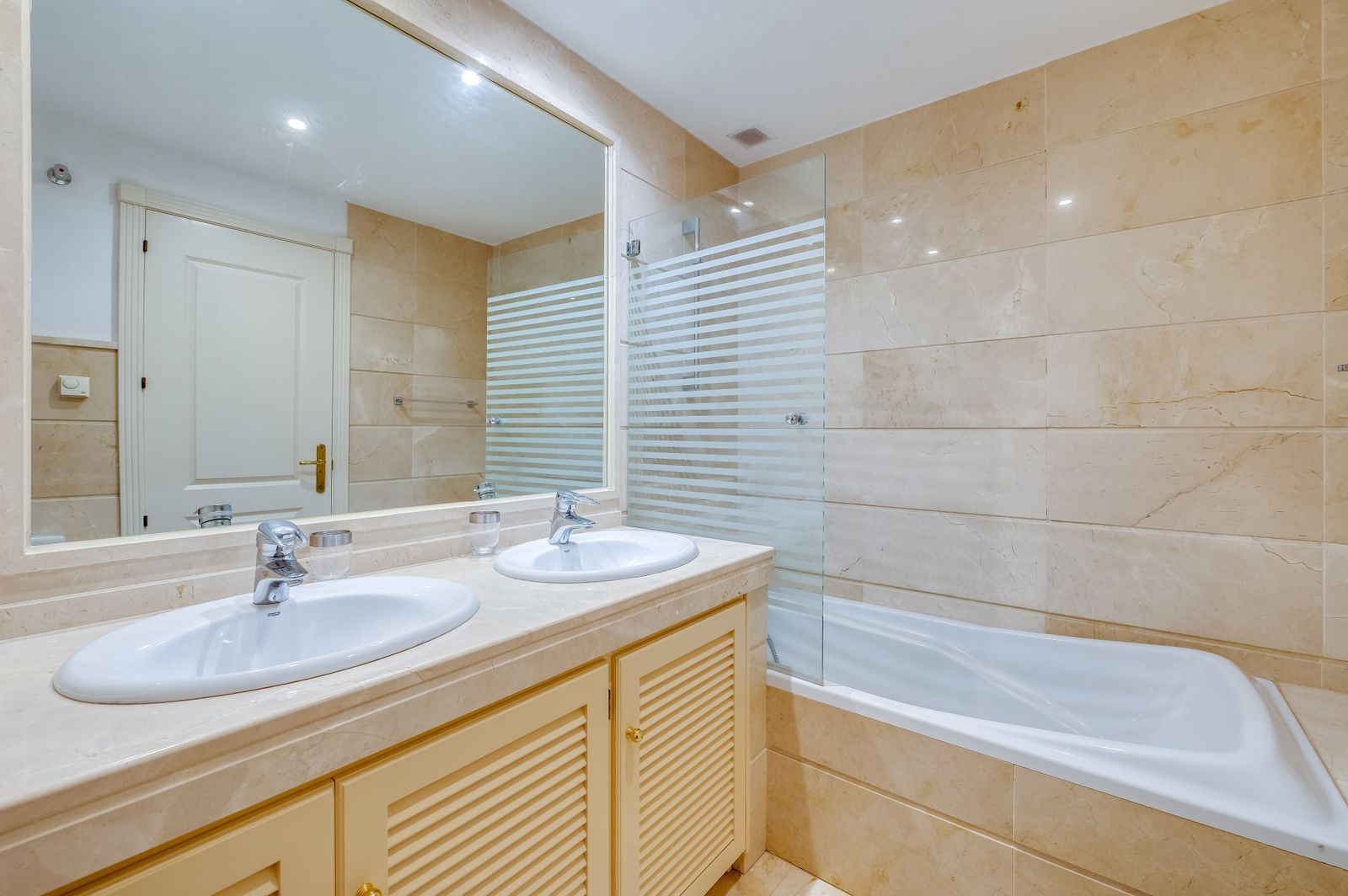 3 Bed, 4 Bath, ApartmentFor Sale, Marbella, Malaga