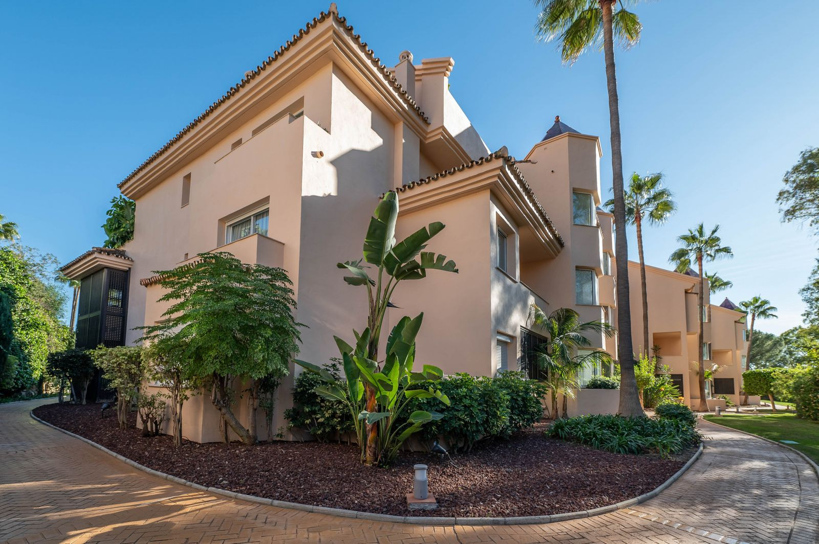 3 Bed, 4 Bath, ApartmentFor Sale, Marbella, Malaga