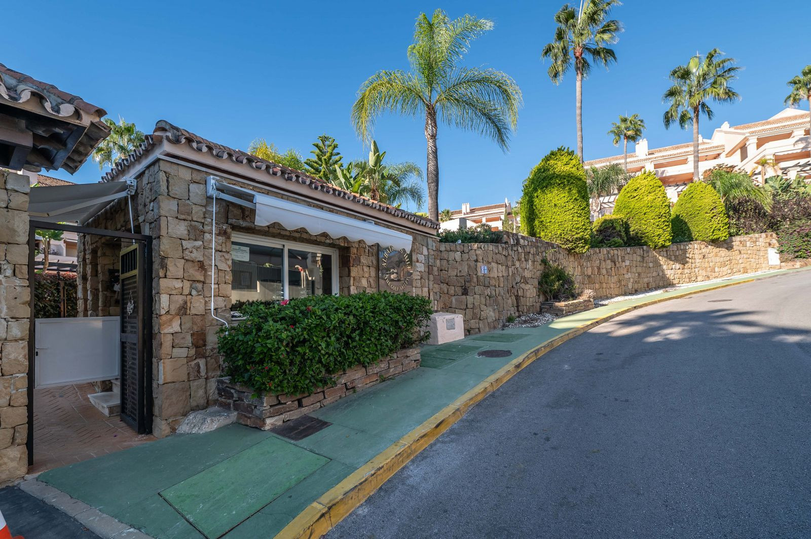 3 Bed, 4 Bath, ApartmentFor Sale, Marbella, Malaga