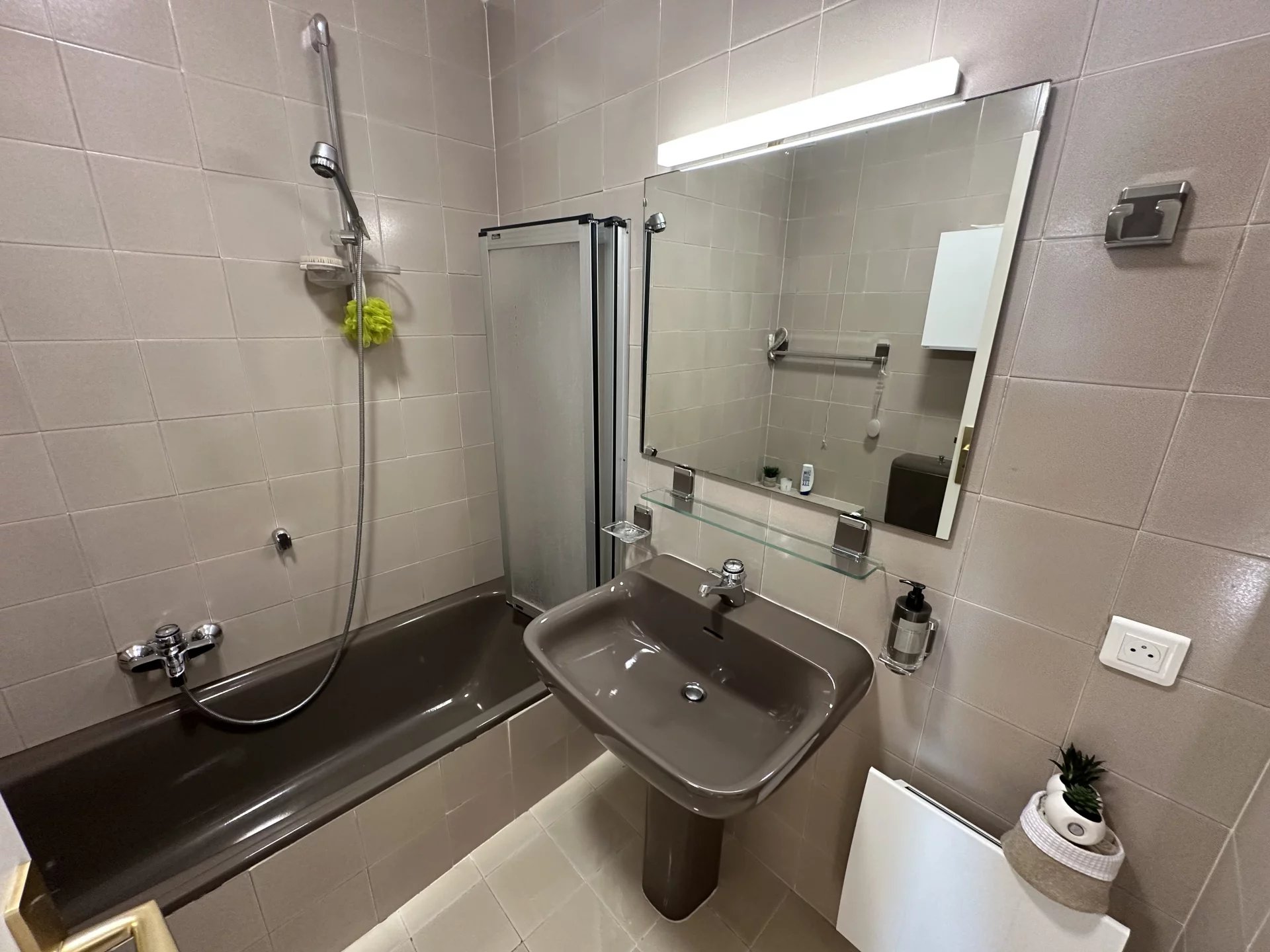 3 Bed, 2 Bath, ApartmentFor Sale, Beaulieu-sur-Mer, Alpes-Maritimes