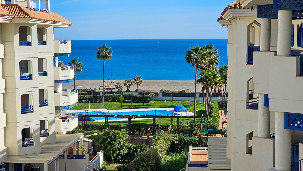 3 Bed, 2 Bath, ApartmentFor Sale, San Luis de Sabinillas, Malaga