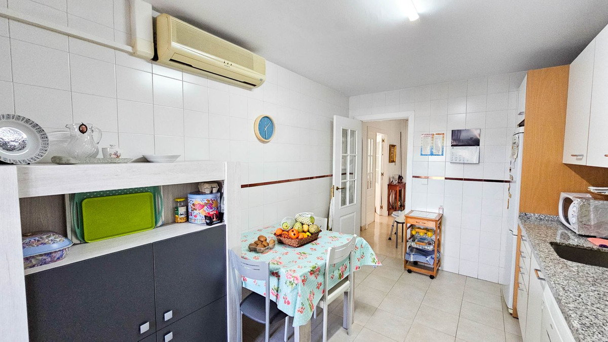 3 Bed, 2 Bath, ApartmentFor Sale, San Luis de Sabinillas, Malaga