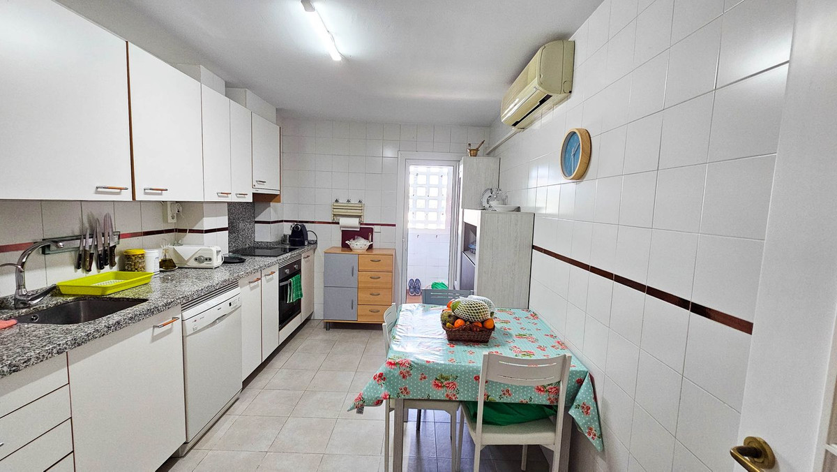 3 Bed, 2 Bath, ApartmentFor Sale, San Luis de Sabinillas, Malaga