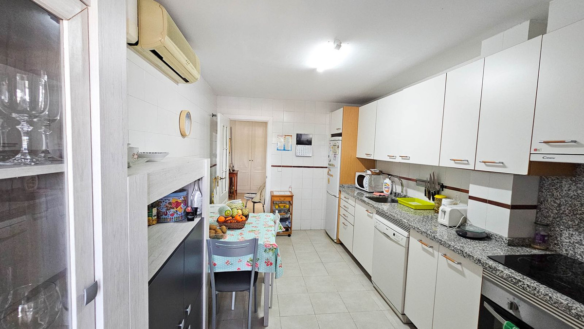 3 Bed, 2 Bath, ApartmentFor Sale, San Luis de Sabinillas, Malaga