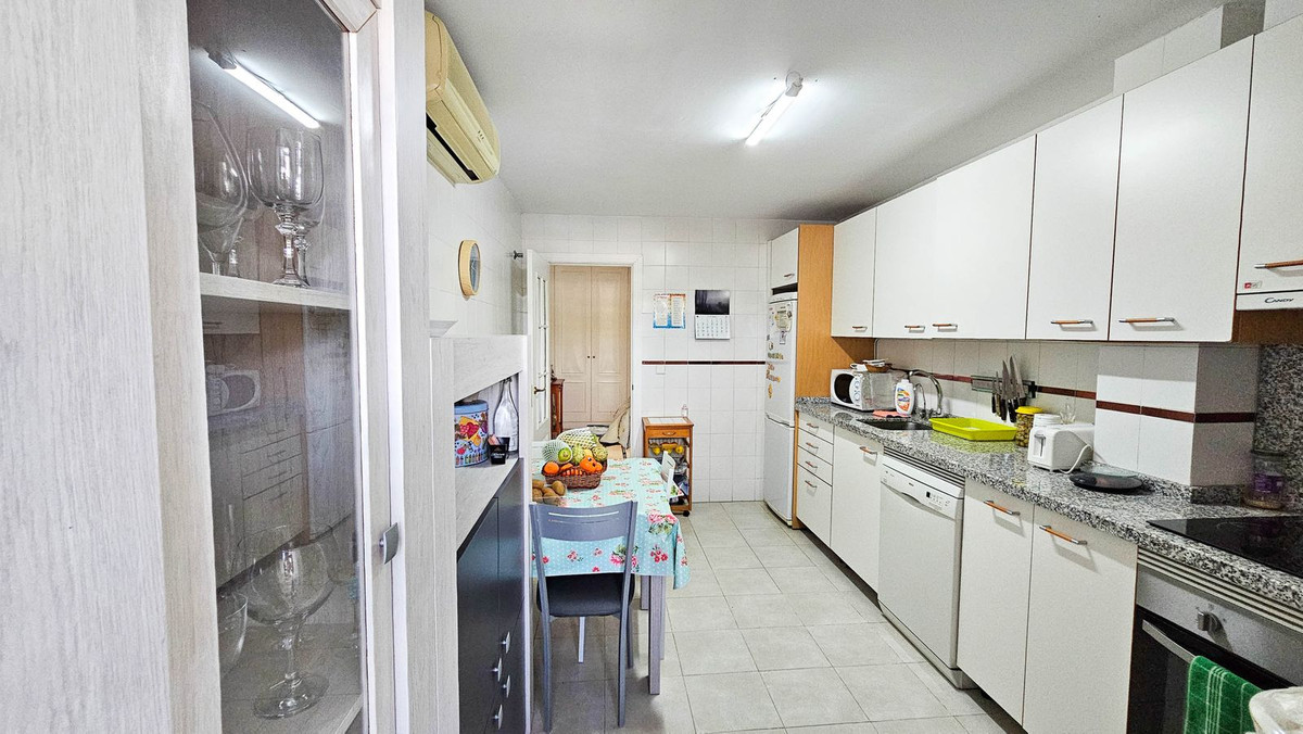 3 Bed, 2 Bath, ApartmentFor Sale, San Luis de Sabinillas, Malaga