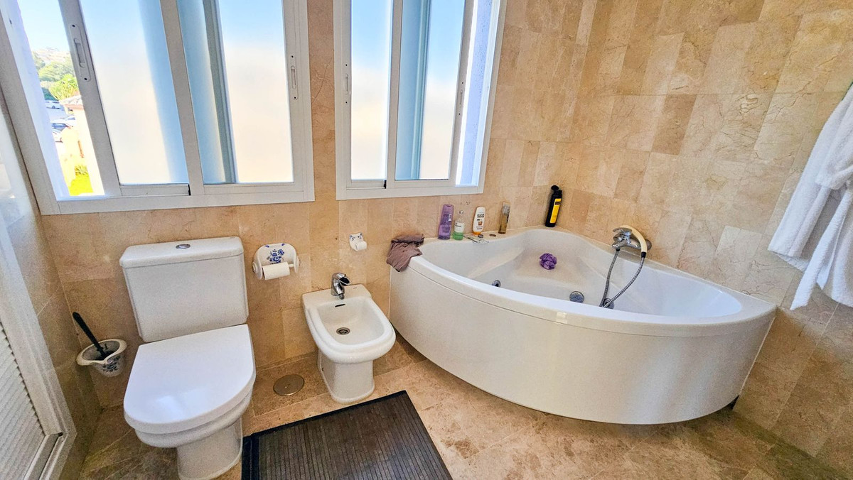 4 Bed, 3 Bath, HouseFor Sale, Casares Playa, Malaga