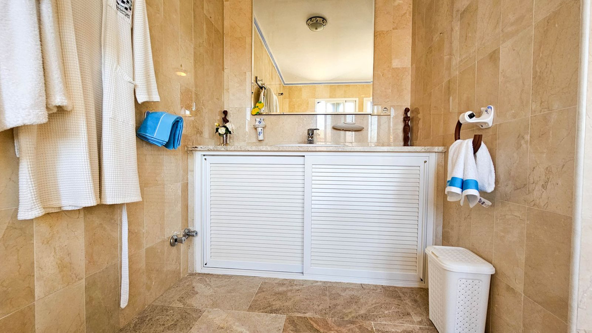 4 Bed, 3 Bath, HouseFor Sale, Casares Playa, Malaga