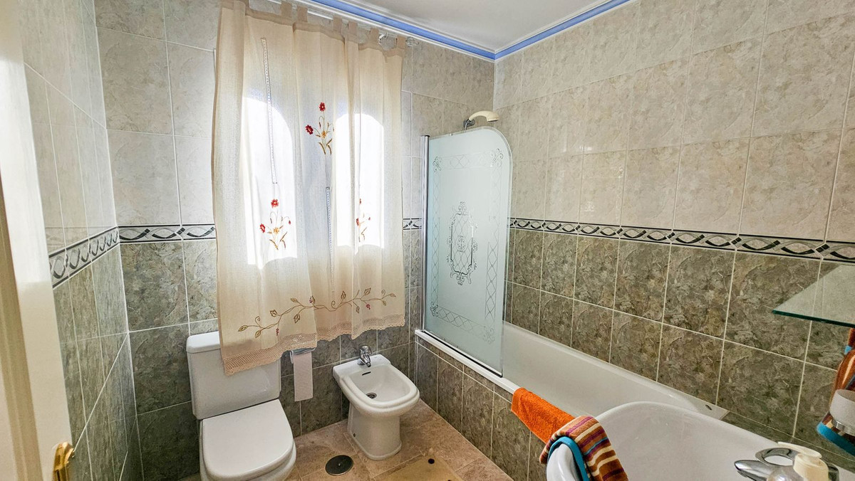 4 Bed, 3 Bath, HouseFor Sale, Casares Playa, Malaga