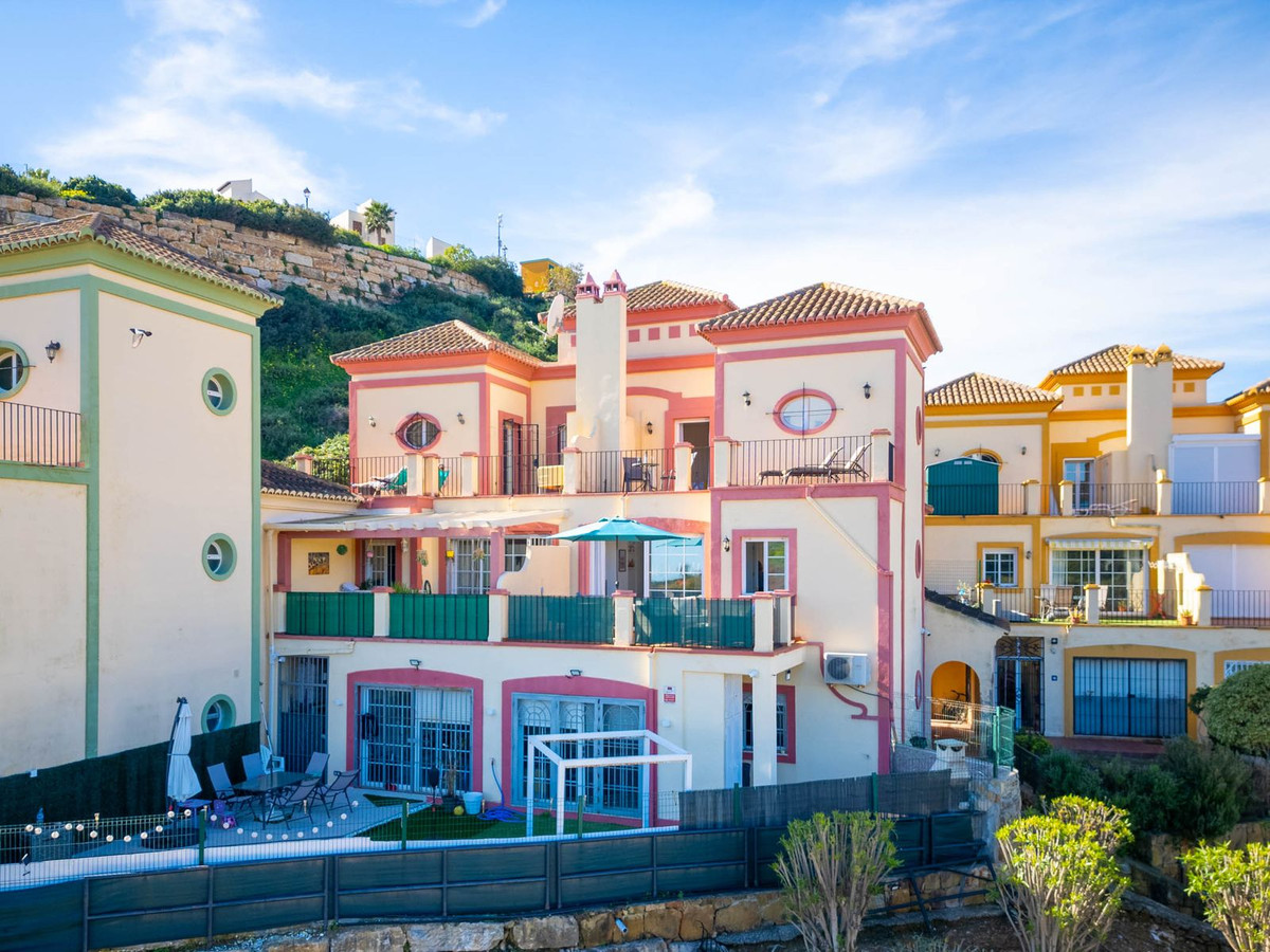 3 Bed, 2 Bath, ApartmentFor Sale, Casares Playa, Malaga